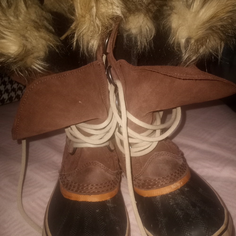 Snow boots
